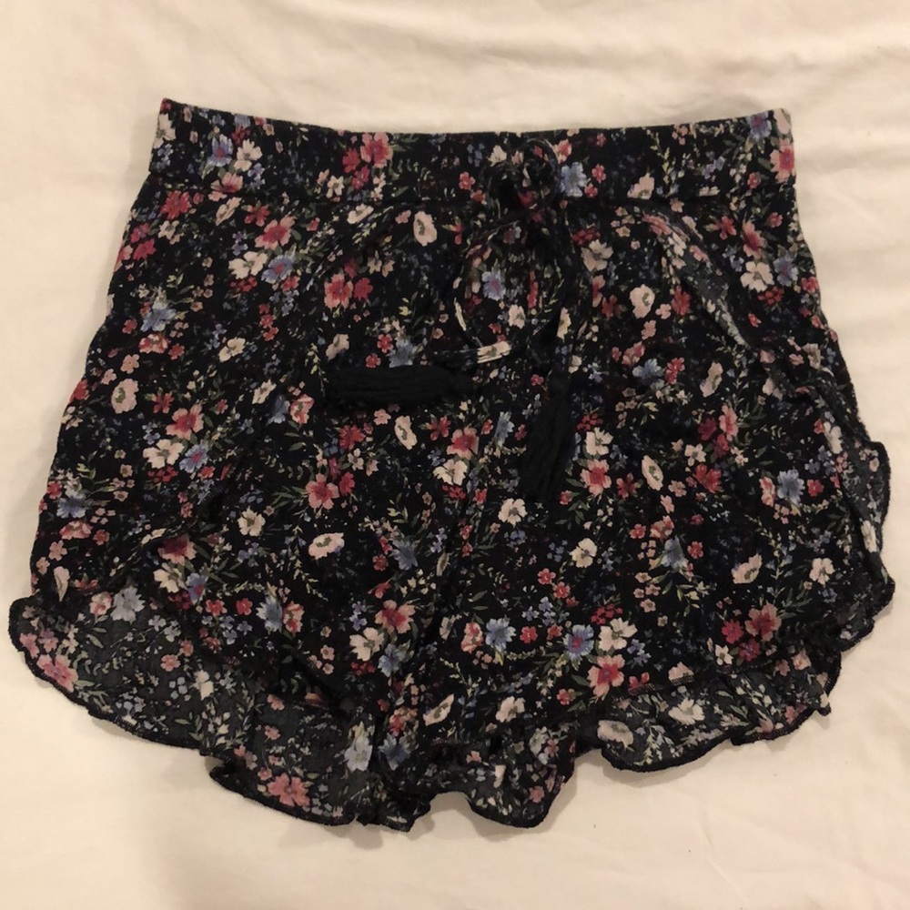 American Eagle Floral Flowy Shorts